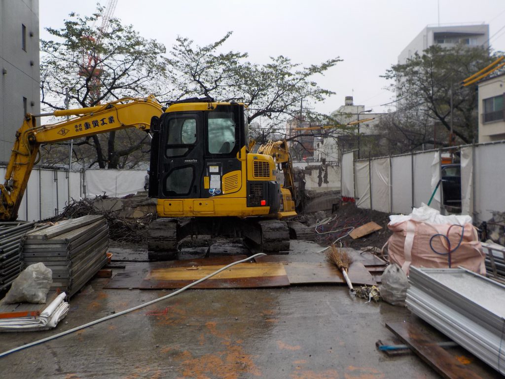 東京都新宿区　鉄筋コンクリート住宅　既存建物解体工事